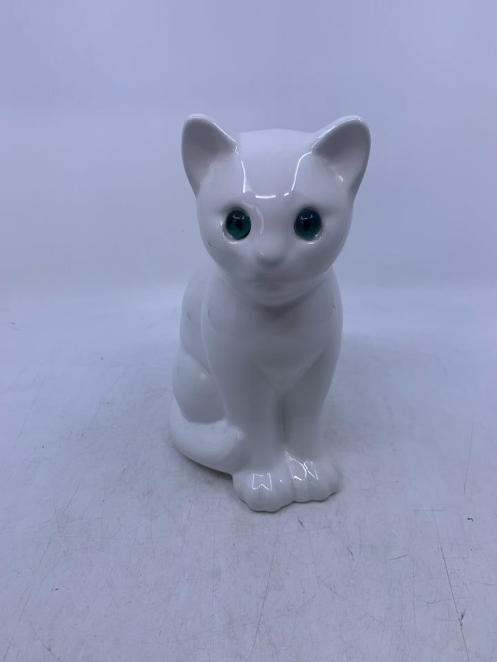 WHITE CERAMIC SITTING CAR W/ GREEN EYES HOLLOW.