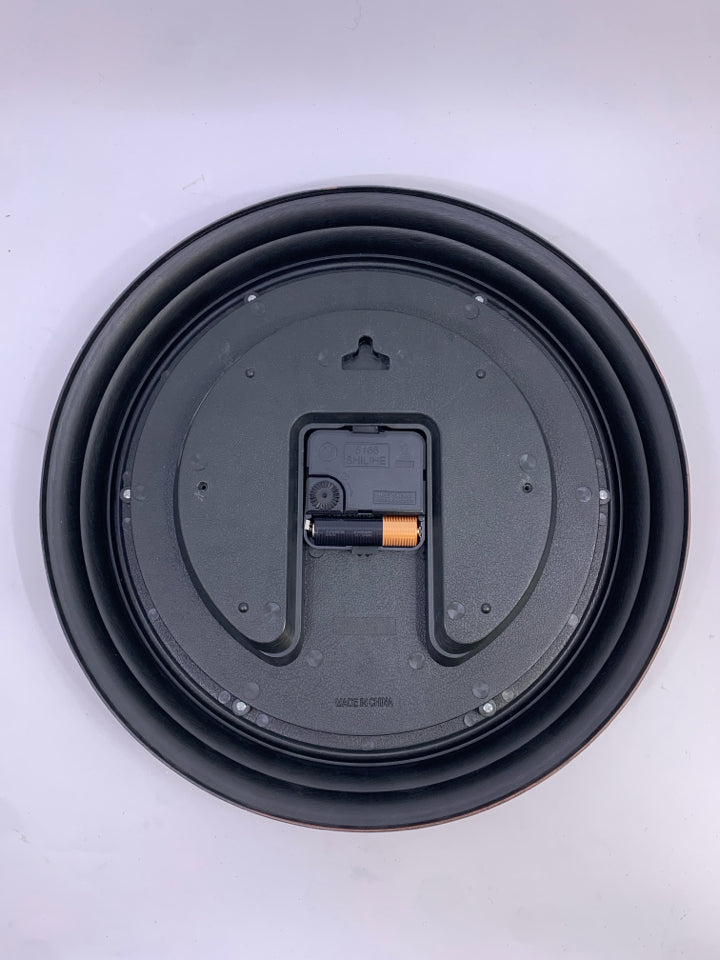 WORLD MAP ROUND WALL CLOCK.