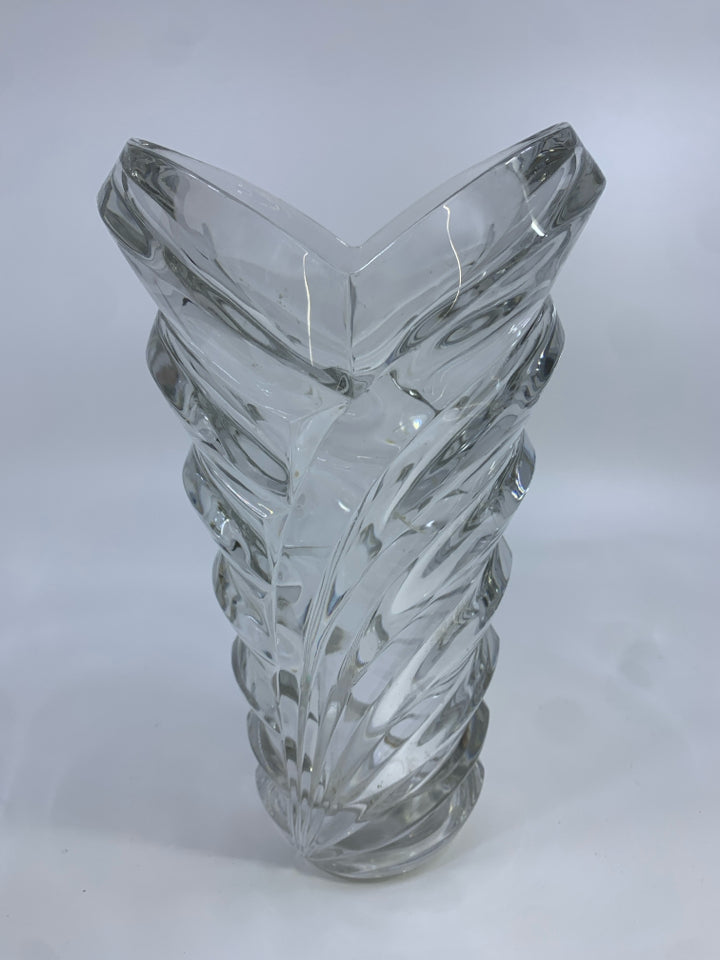 HEAVY CUT GLASS RIBBED VASE.