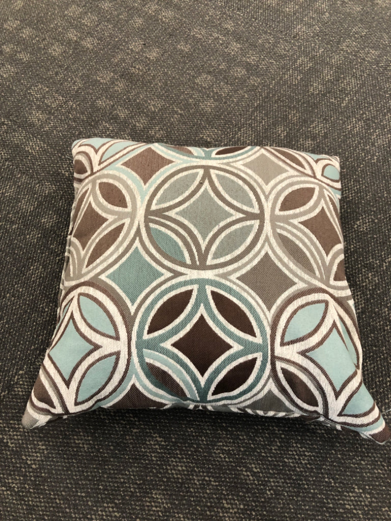 BLUE/BROWN CIRCLE DESIGN PILLOW.