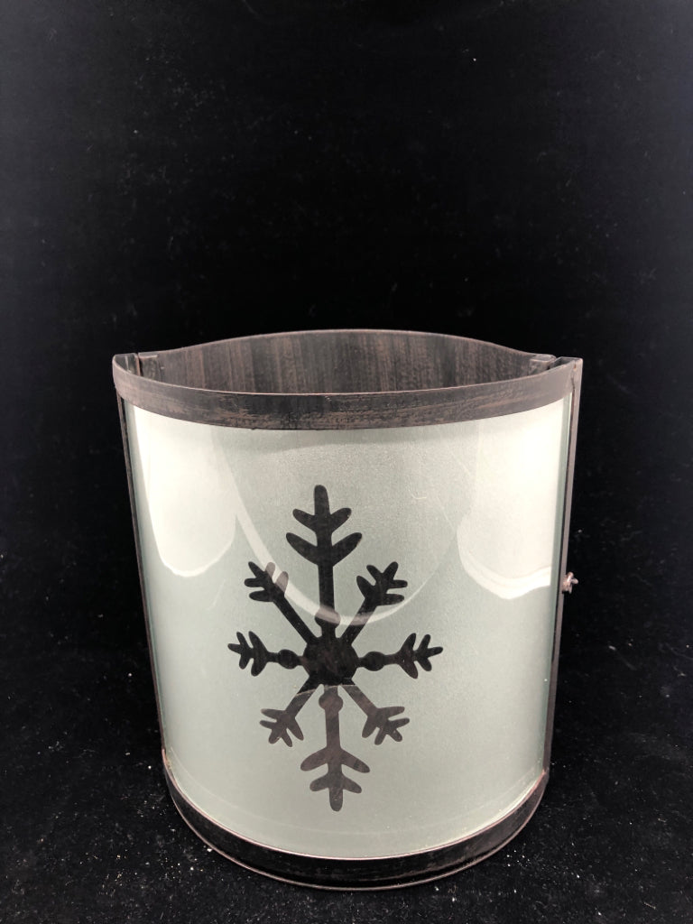 METAL W/ FROSTED GLASS SNOWFLAKE LANTERN W/ OPEN TOP.