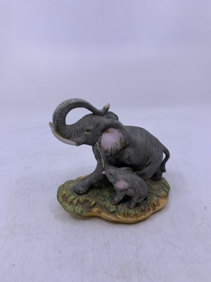 CERAMIC MOM/BABY ELEPHANT.