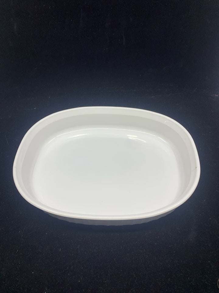 CORNING WARE WHITE RIBBED SHALLOW BAKING DISH.