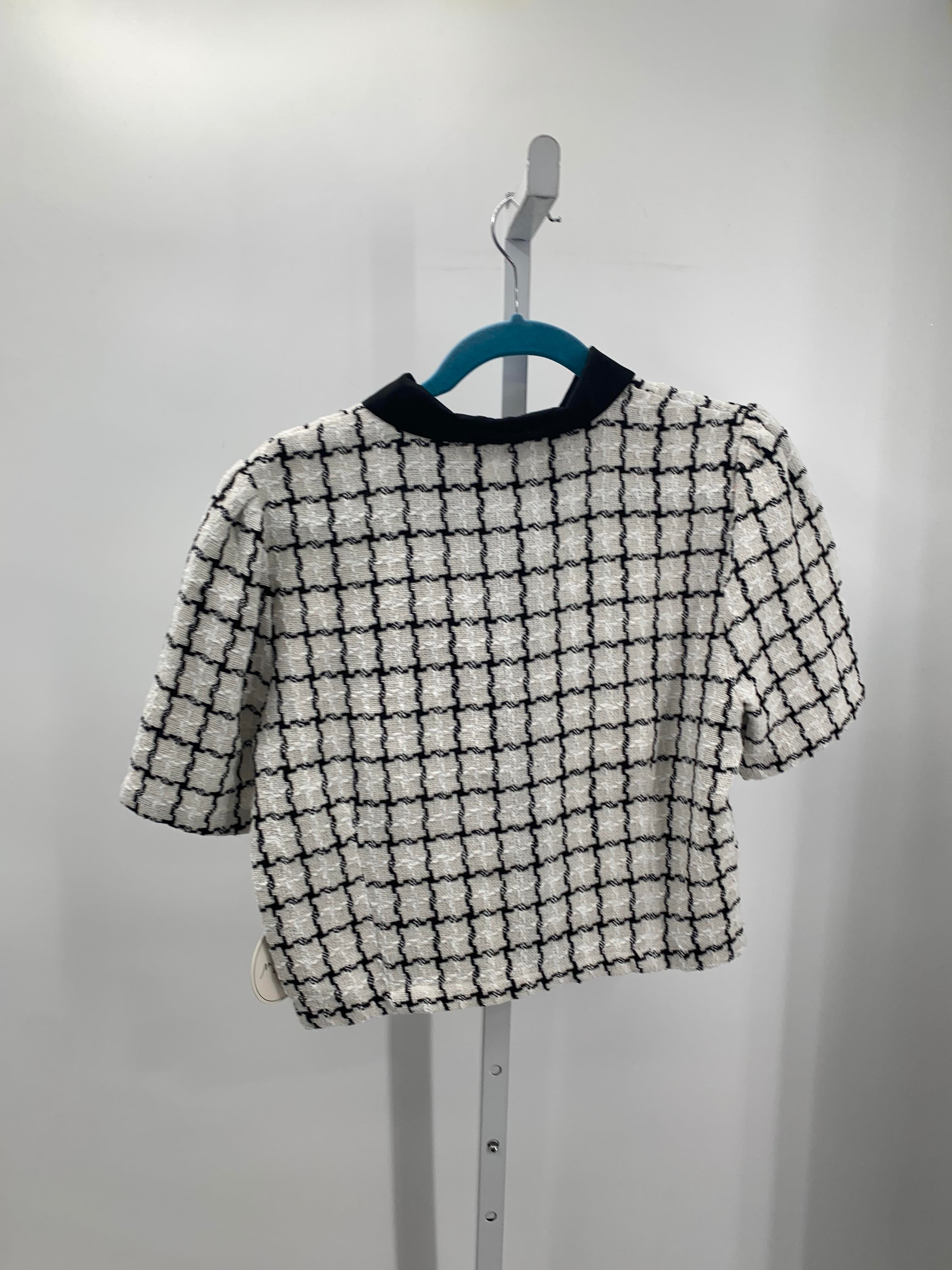 Size Large Juniors Short Sleeve Sweater