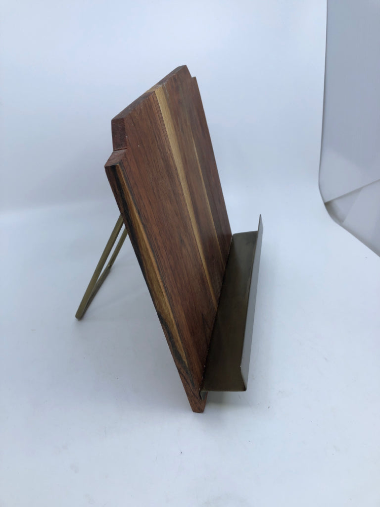 WOODEN COOKBOOK HOLDER W/METAL STAND.