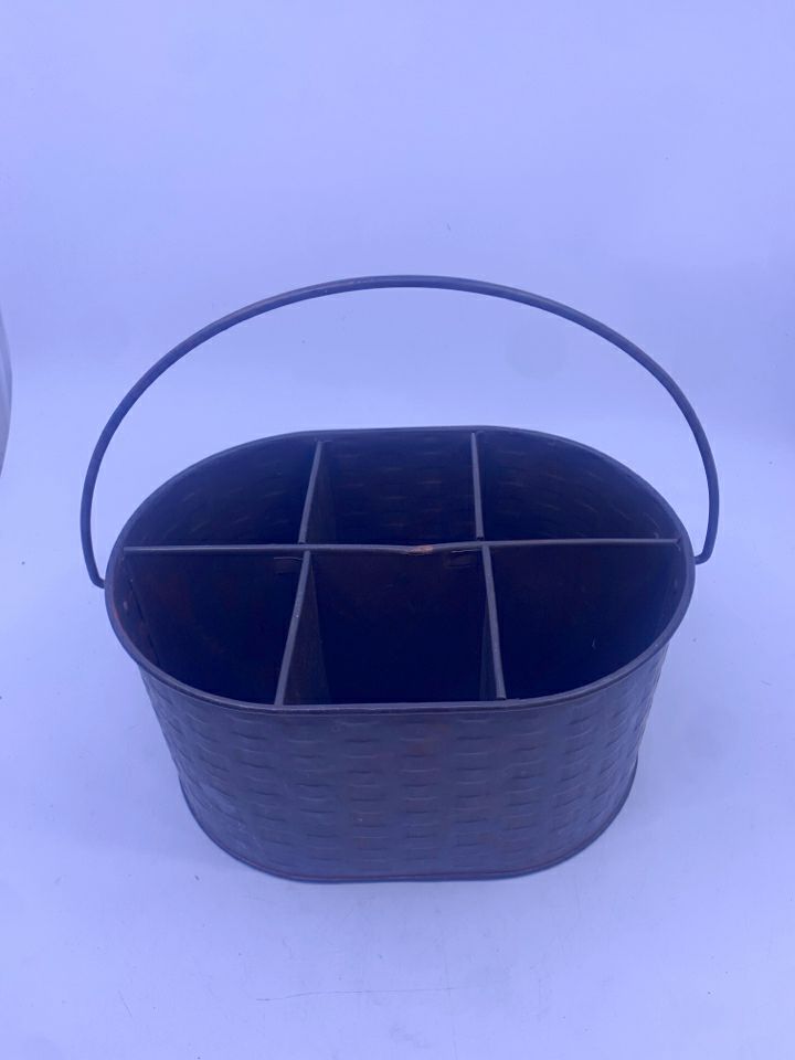 METAL CADDY W/ HANDLE.