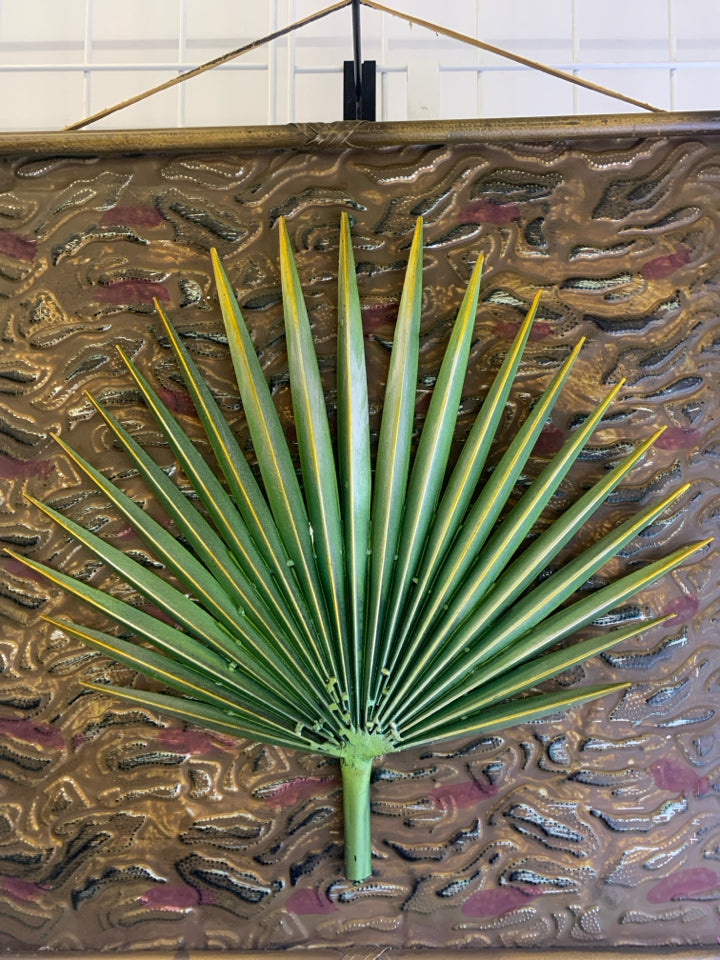 SQUARE METAL LEAF WALL HANGING.