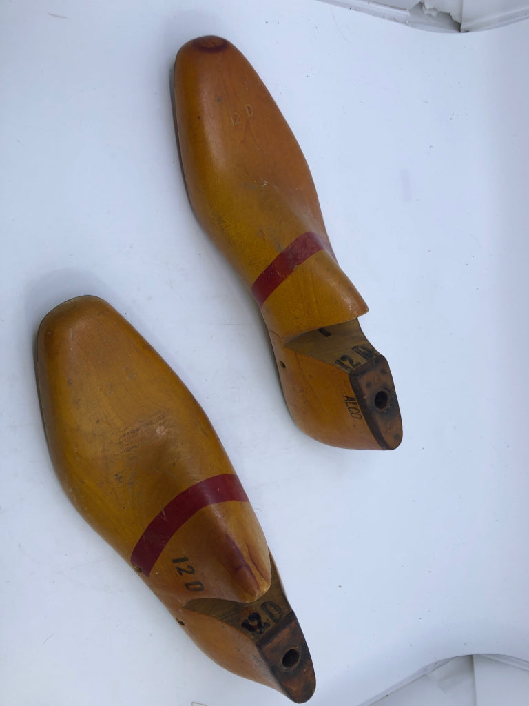 2 VTG WOOD SHOE FORMS ALCO WAYNE SIZE 12.