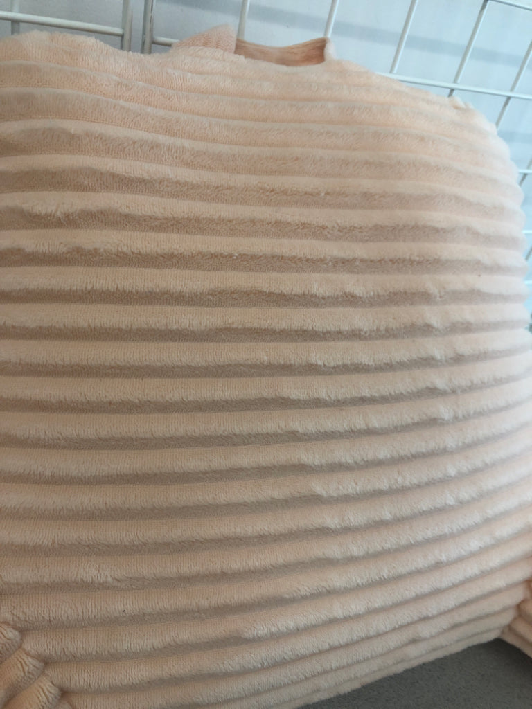 LG PINK PLEATED PILLOW.