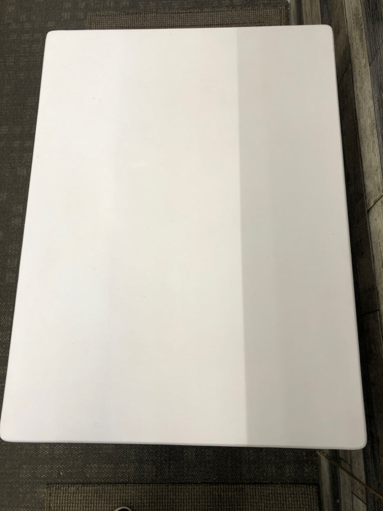 SMALL WHITE PAINTED TABLE.