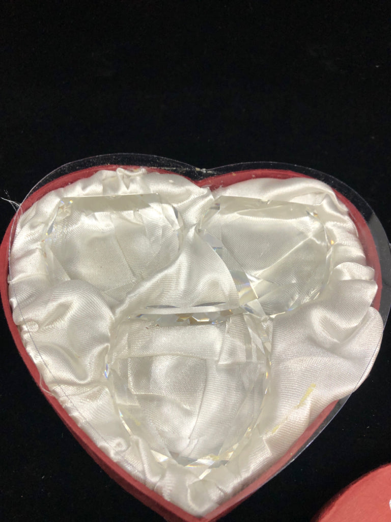3PC CRYSTAL PAPERWEIGHTS IN HEART BOX.