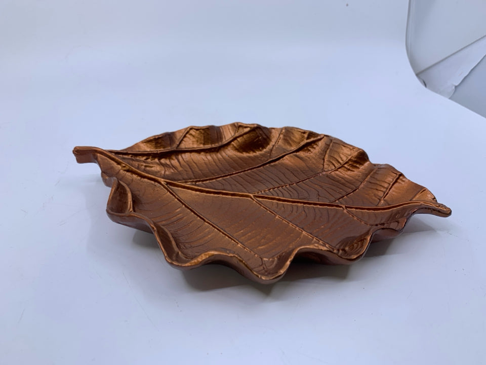 METAL RUST COLORED TEXTURE LEAF SHAPE CATCH ALL DISH.