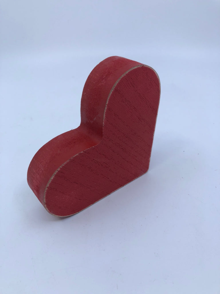 RED HEART DECOR.