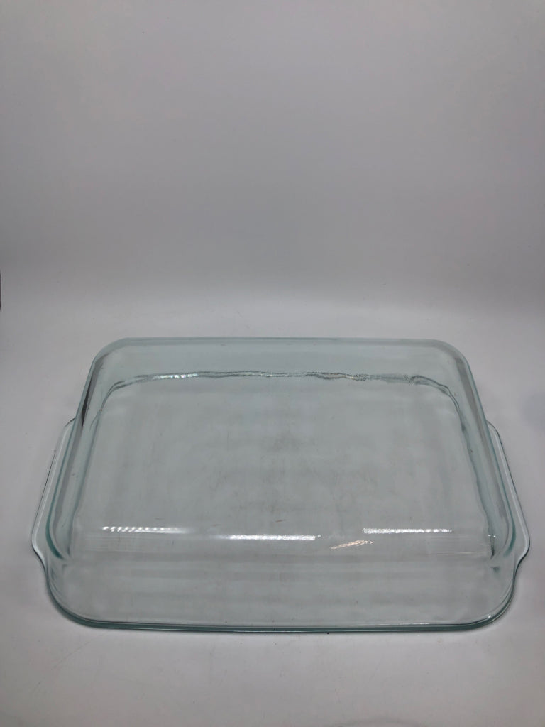 GLASS BAKING DISH W/TEAL LID.