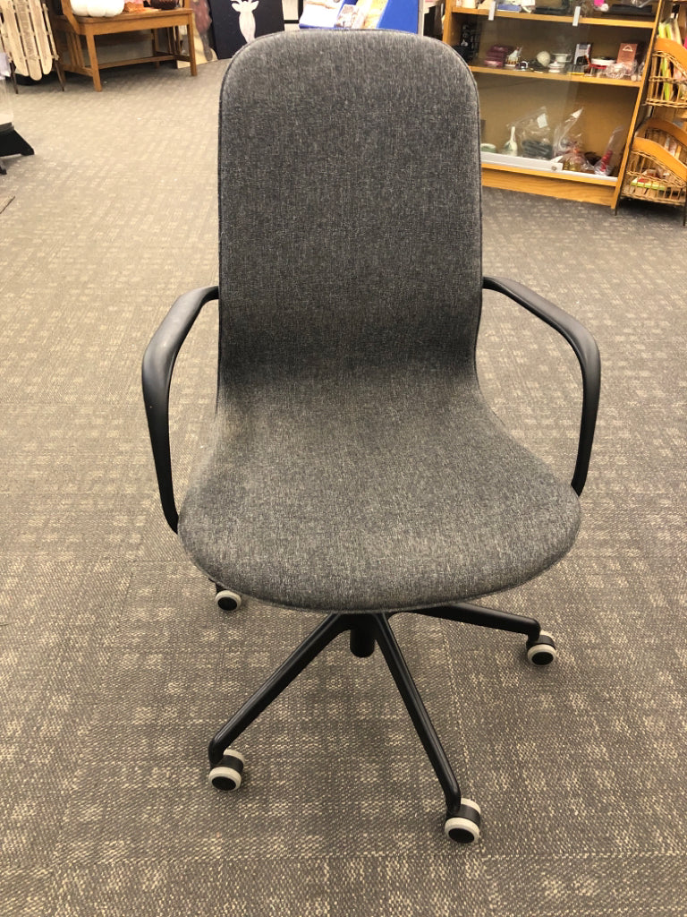 GREY FABRIC OFFICE CHAIR.