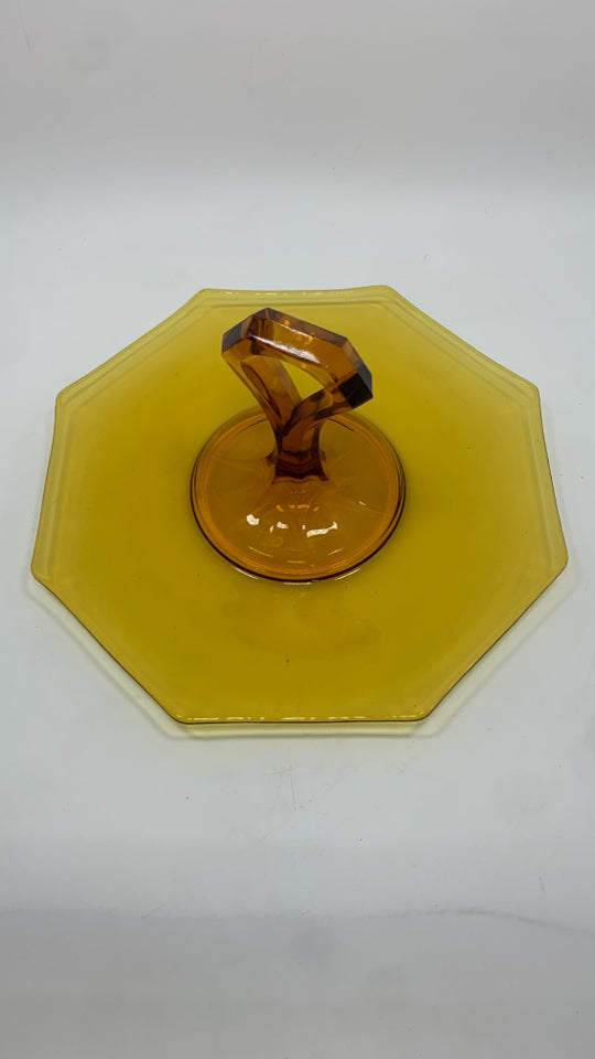 AMBER GLASS TIDBIT TRAY W/HANDLE.