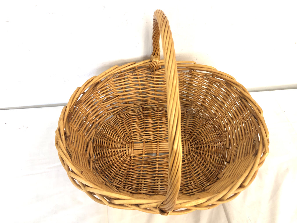 LARGE BLONDE WOVEN BASKET W HANDLE.