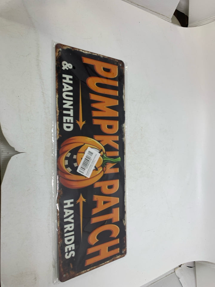 NIP METAL PUMPKIN PATCH SIGN.