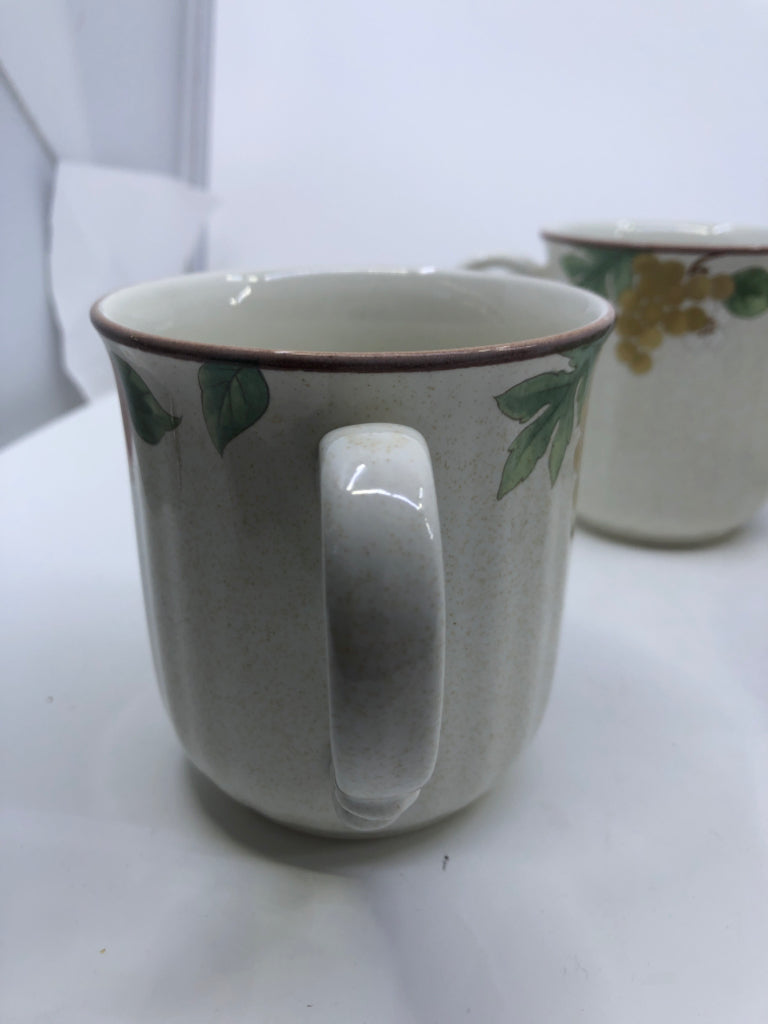 4 MIKASA FRUIT PANORAMA PATTERN MUGS.