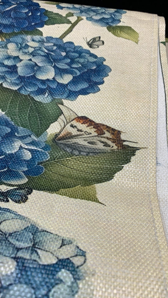 HYDRANGEA FLORAL TABLE RUNNER.