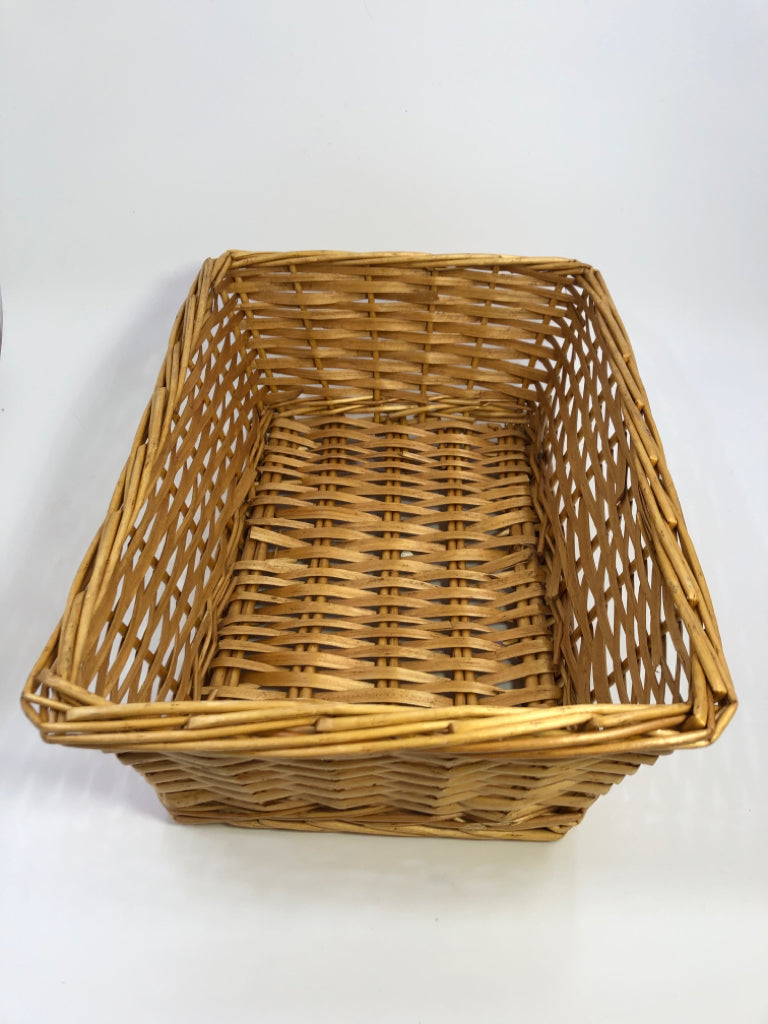 RECTANGULAR WOVEN BASKET.