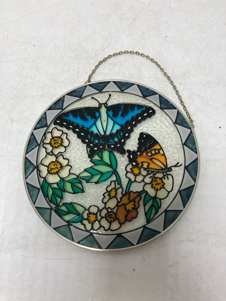 FAUX STAINED GLASS BUTTERFLIES CIRCLE WALL HANGING.