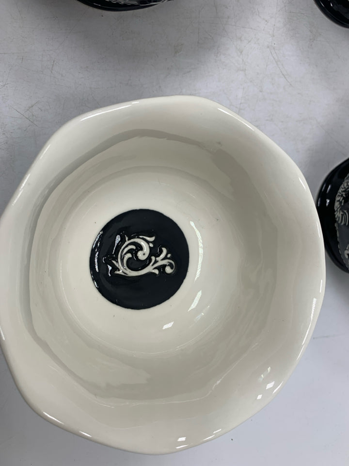 4 FOOTED DOODLE DOO BOWLS.