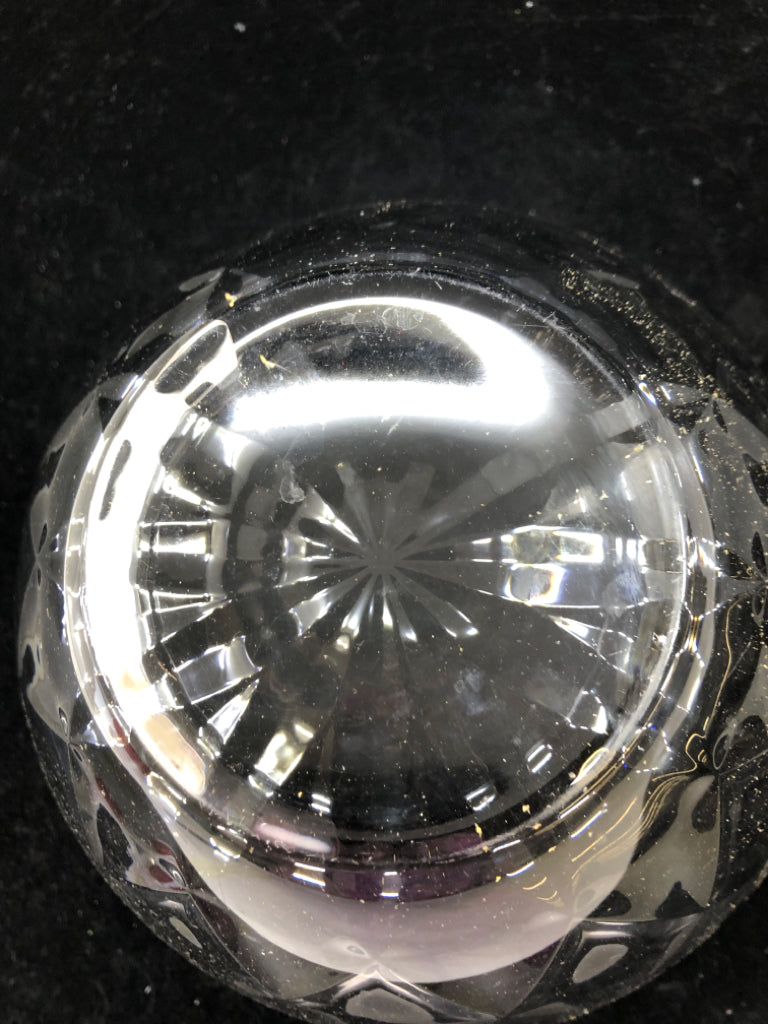 GLASS SERVING BOWL W/EMBOSSED DIAMOND SHAPES ALTER.