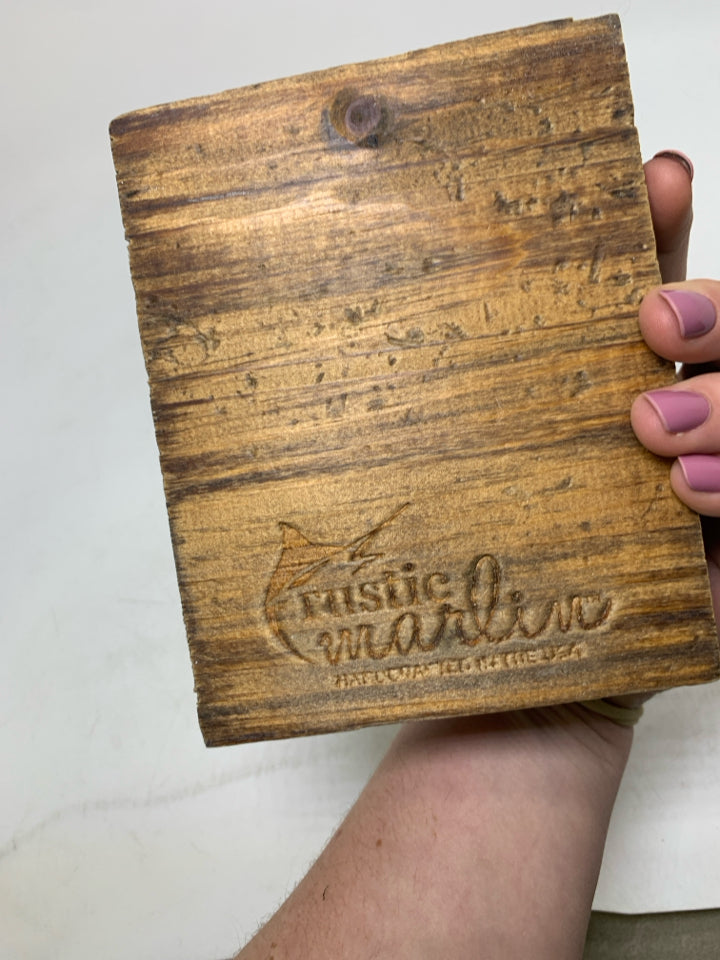 WOOD BLOCK BEE KIND.