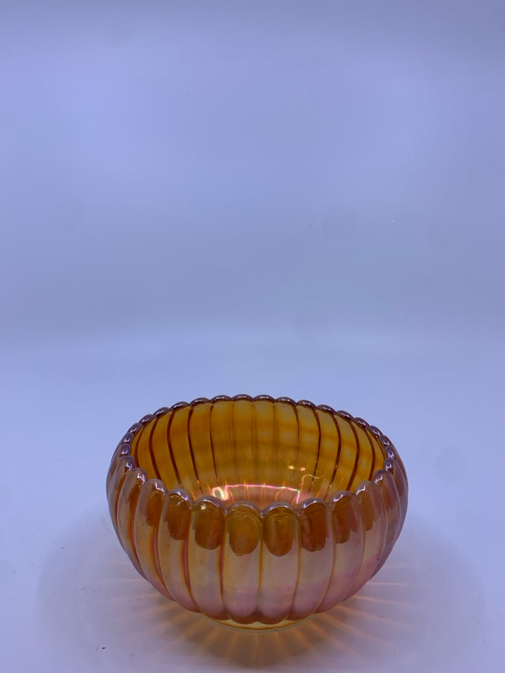 VINTAGE RIBBED CARNIVAL GLASS BOWL W/ SCALLOP EDGE.