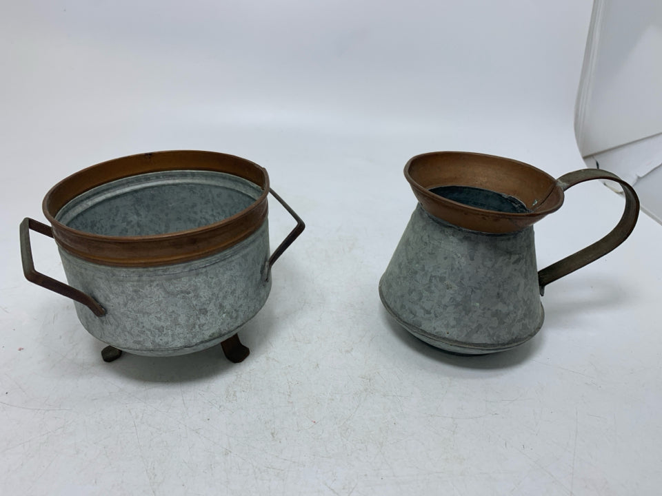 Primitive Decor