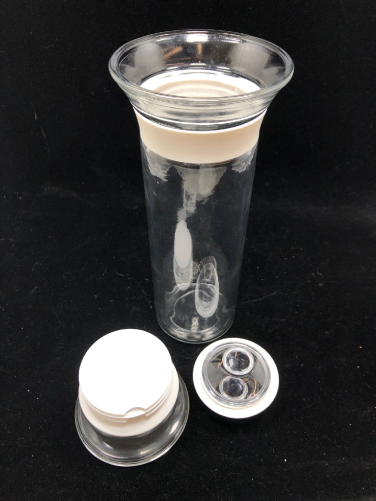 GLASS WINE SAVING CARAFE W/FLOATING AIR LOCK.