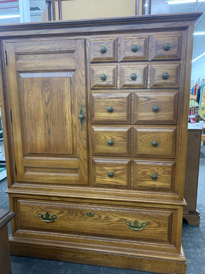 LARGE OAK WOOD TALL DRESSER W 6 DRAWERS AND CABINET.