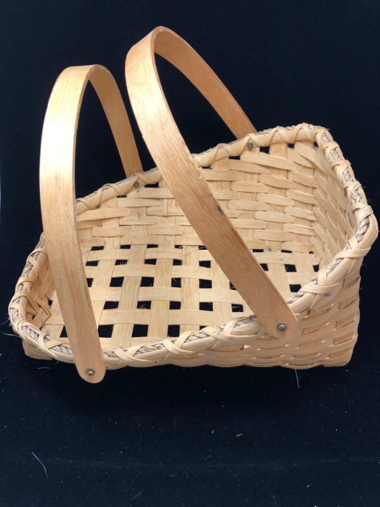 SLANTED BASKET W 2 WOODEN HANDLES.