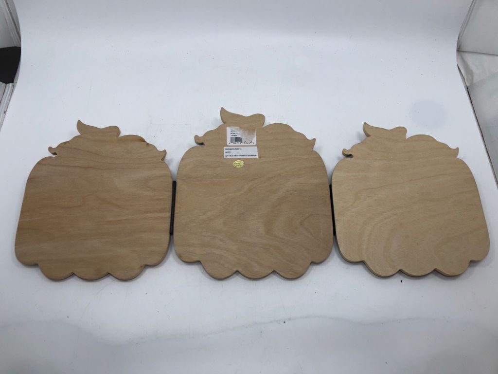 FOLDING PUMPKIN PHOTO-HOLDERS.