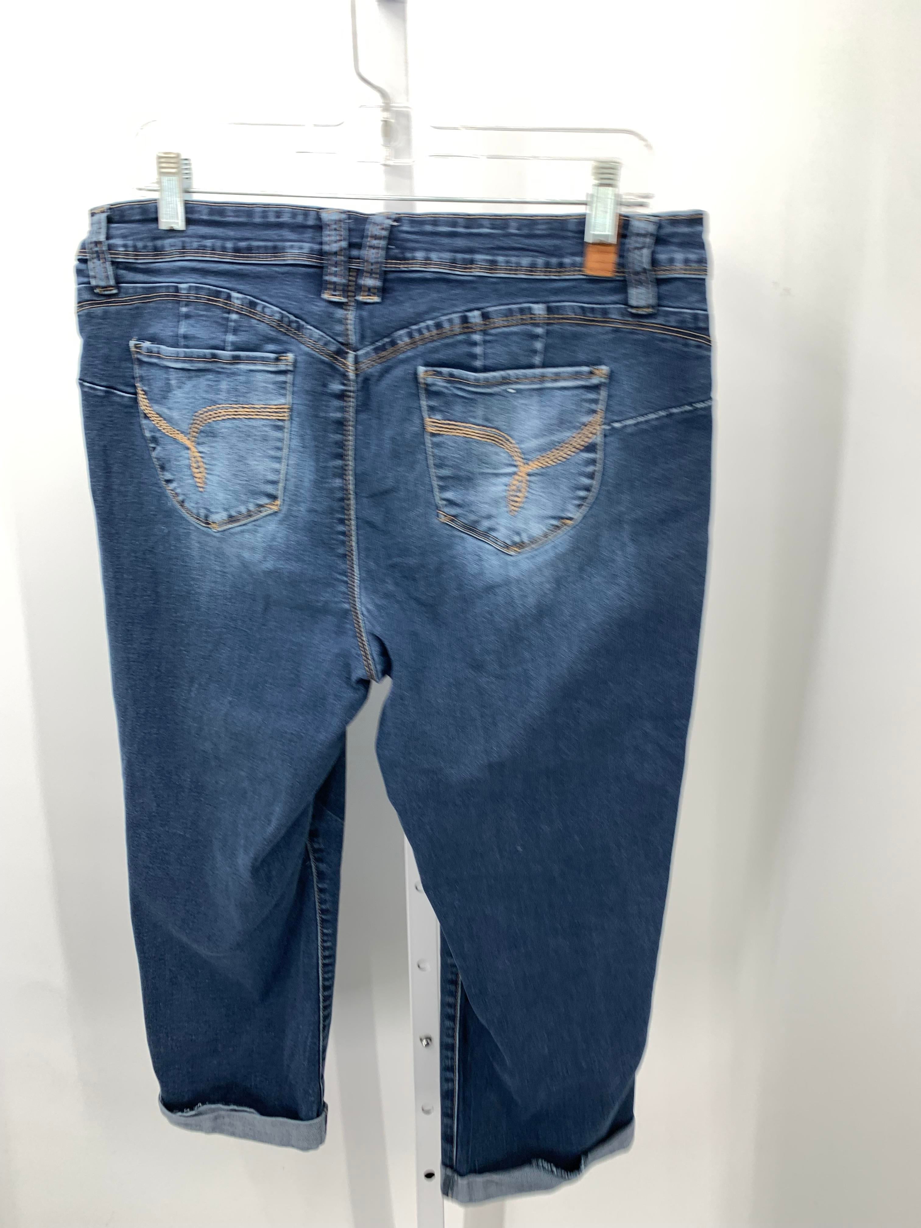 Royalty Size 12 Misses Capri Pants