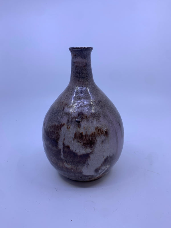 SMALL BROWN POTTERY TAPER TOP VASE.