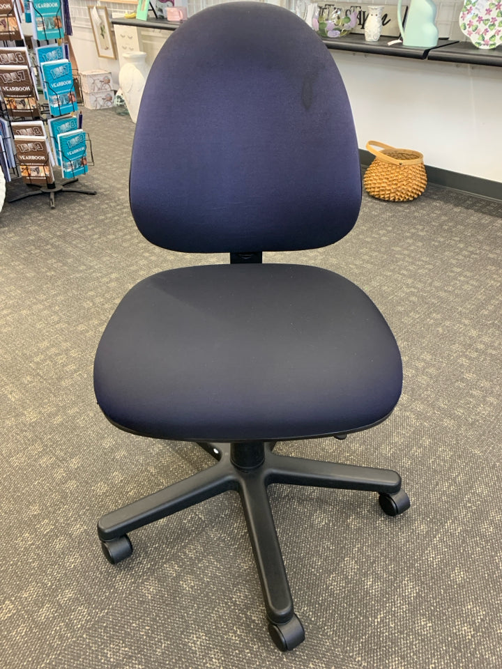 BLUE OFFICE CHAIR ON WHEELS.