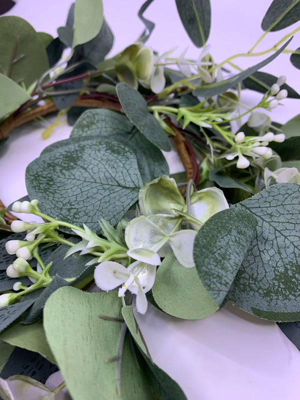 SMALL FAUX GREEN LEAVES WREATH.