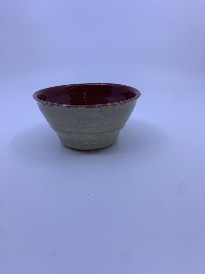 TAN AND BROWN POTTERY BOWL.