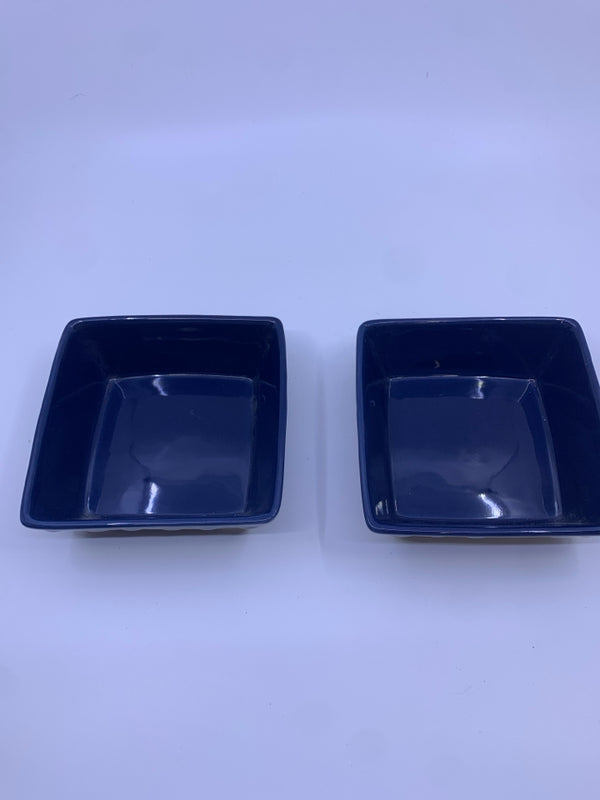 2 SQUARE SERVING BOWLS WITH VINES.