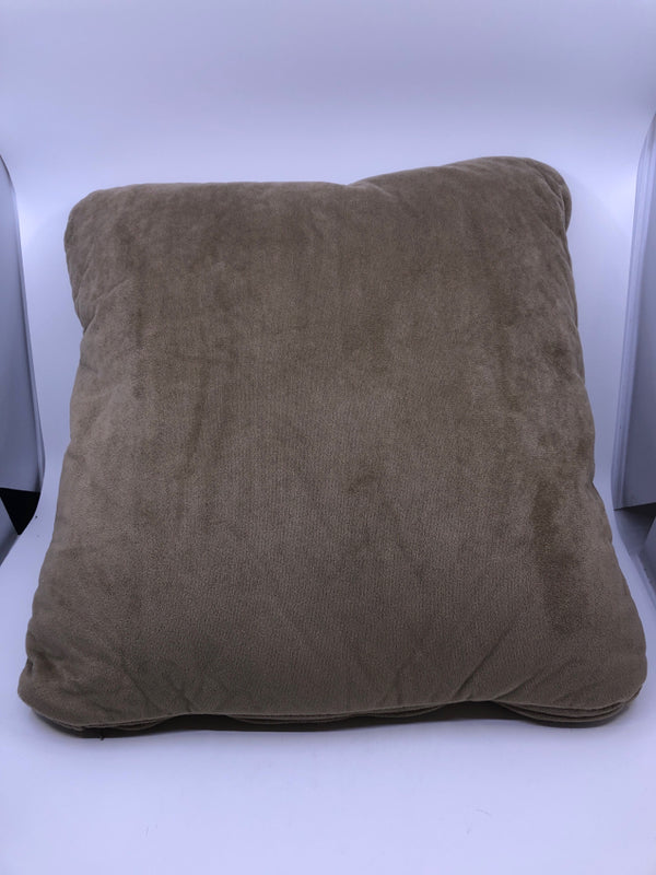 BROWN SQUARE PILLOW.