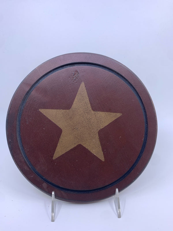 RED W/ YELLOW STAR WOOD PRIMITIVE PLATE.