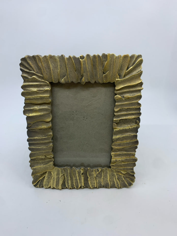 HEAVY GOLD FAUX STONE RIBBED PICTURE FRAME