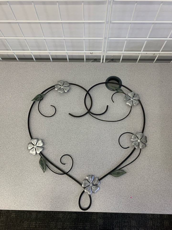 LARGE METAL HEART W/ FLOWERS WALL HANGING.