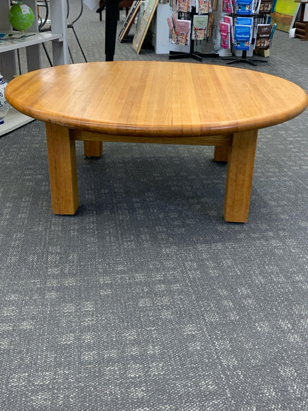 ROUND TOP WOOD COFFEE TABLE.