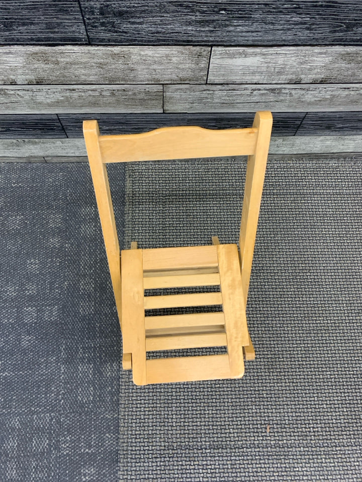 SMALL FOLDABLE WOOD DOLL CHAIR.