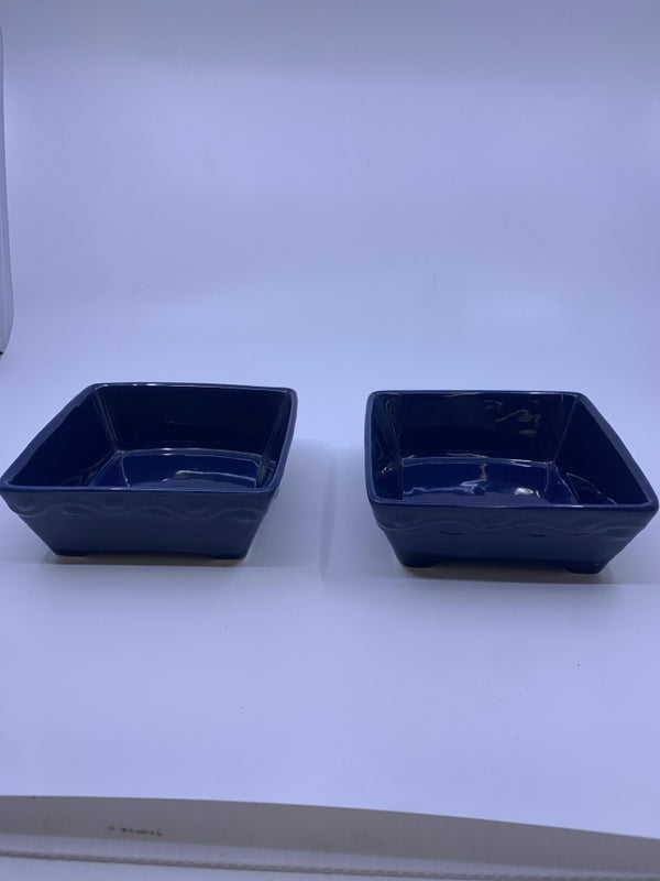 2 SQUARE SERVING BOWLS WITH VINES.