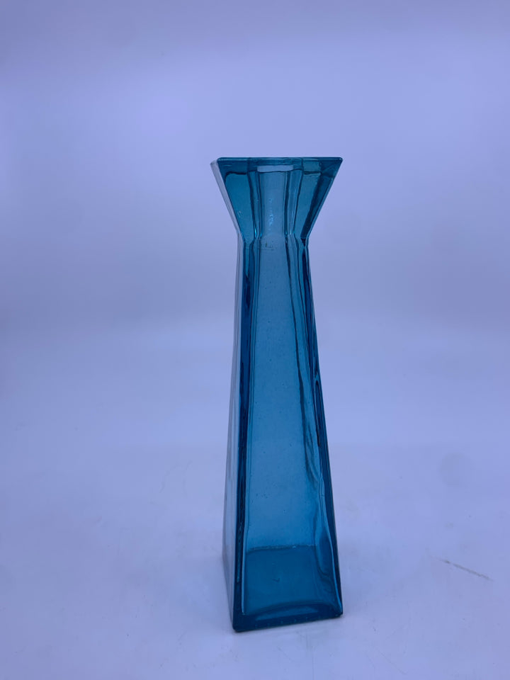 BLUE SQUARE GLASS VASE.
