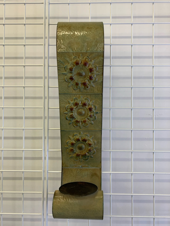 METAL BROWN AND GREEN FLOWER PATTERN WALL CANDLE HOLDER.